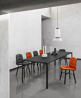 Tavoli e sedie moderni